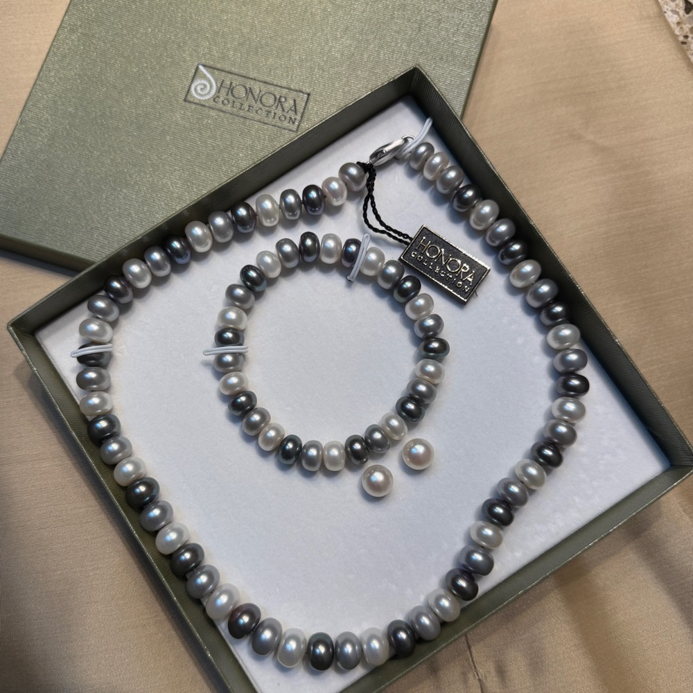 Pearls - Honora. - 18”